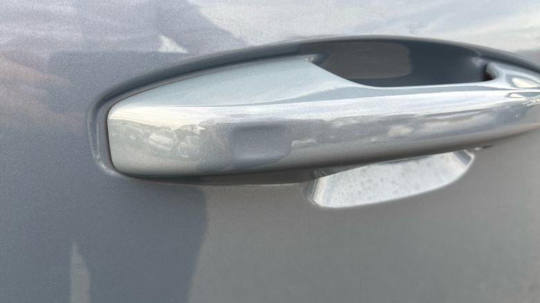 Volvo XC40 2.0 B3P Plus Dark 5dr Auto Petrol Estate